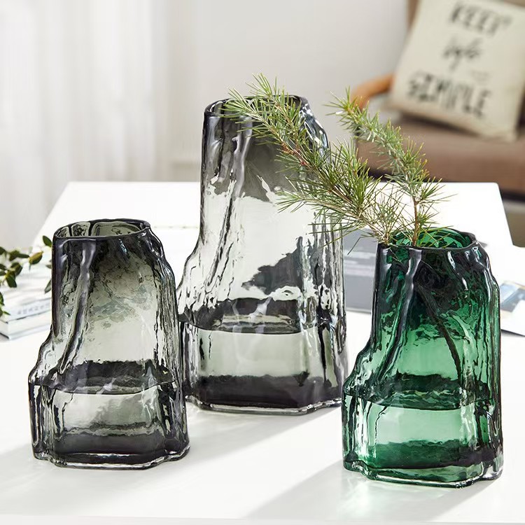 Vase af farvet glas i kinesisk stil kunstigt stenparti