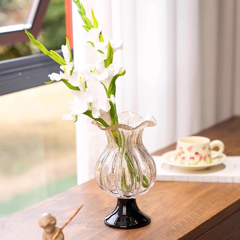 Luksus guldfarvet høj glasvase i vintagestil