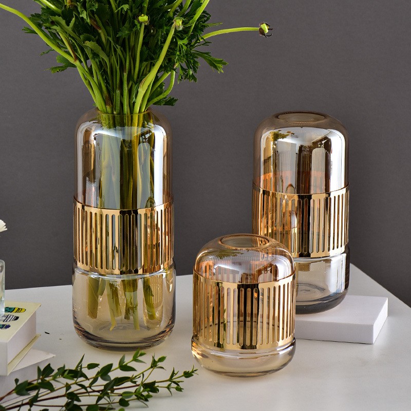 Metal glas vase